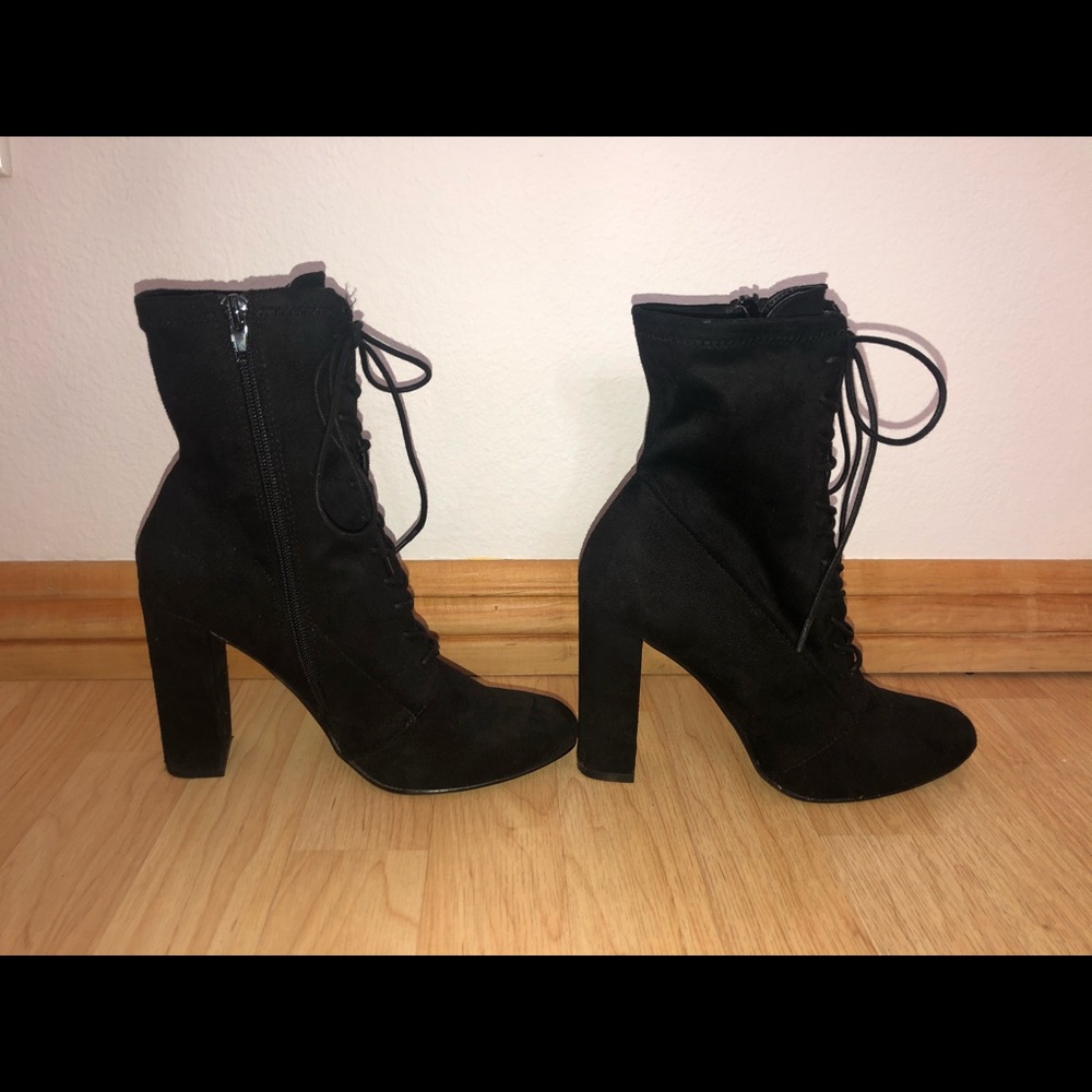 STEVE MADDEN Lace Up Boots